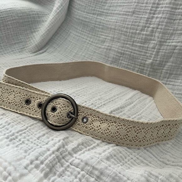 Women’s lace belt size small - Picture 3 of 5